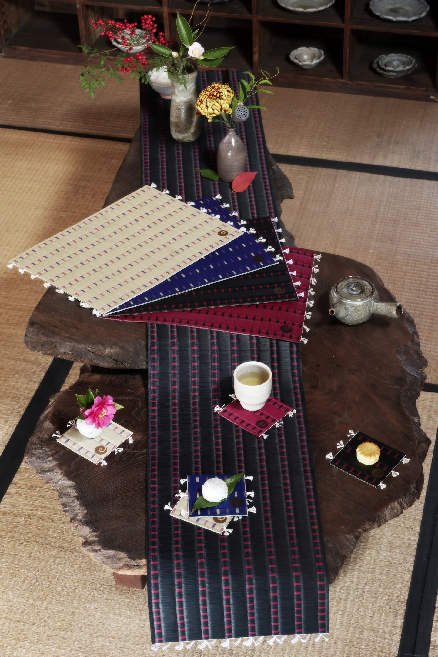 【セット】畳のコースター〈茜 akane 2枚 + 熾 icori 2枚〉& 畳のランチョンマット〈茜 akane 2枚 + 熾 icori 2枚〉